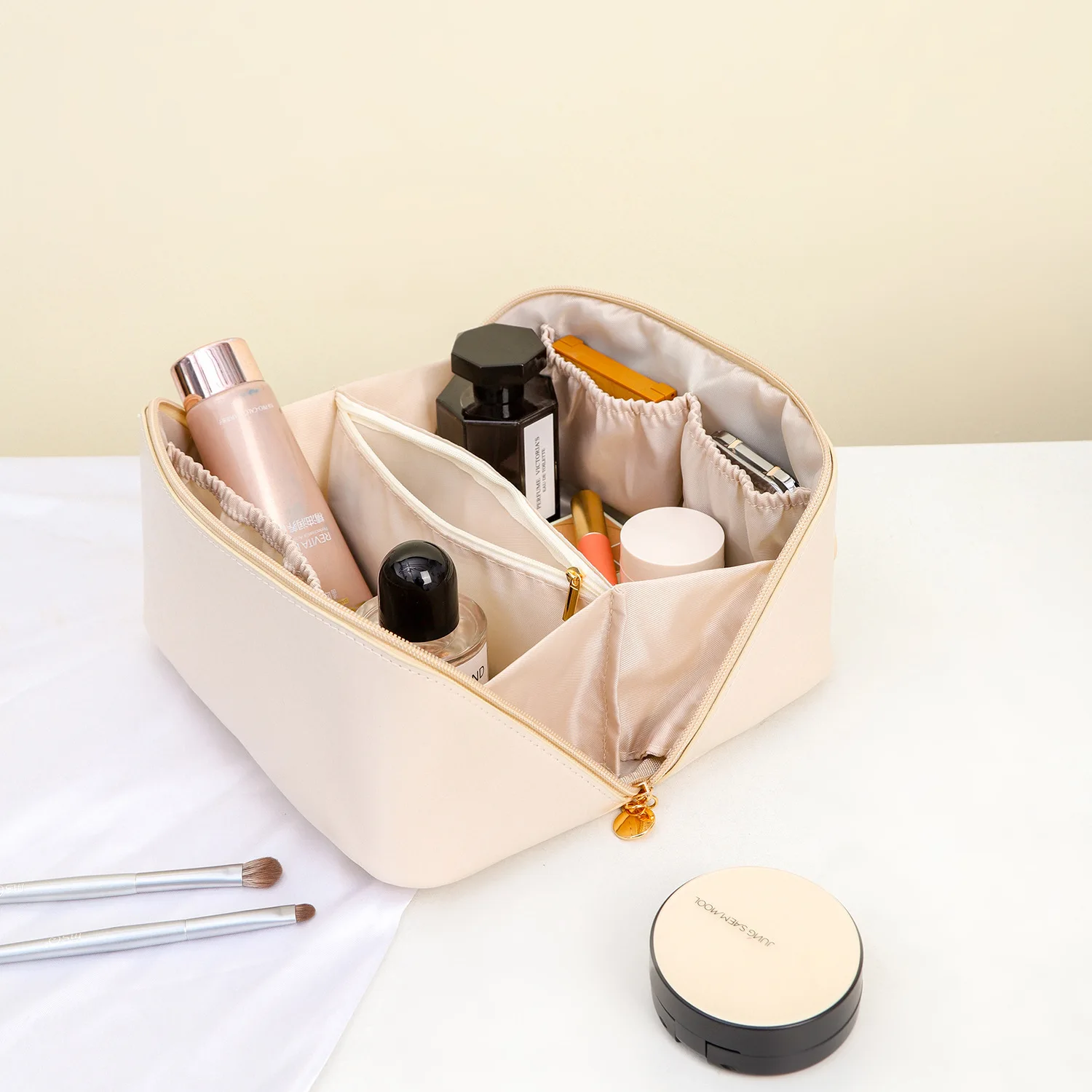 Promotion Wholesale Waterproof Travel Towel Makeup Brush Set Bag Makeup Pouch Cosmetic Bag Eco Vegan Leather Cosmetic Bag