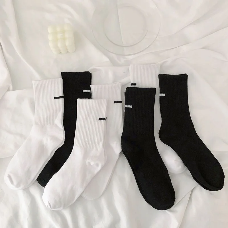 New Design Korea fashion Socks Autumn Winter Pure Colors men women unisex Socks Cotton Mid Stockings Over The Calf Sock