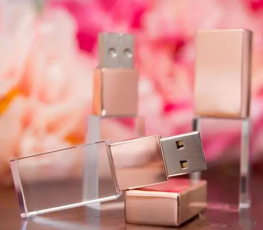 Изготовленным на заказ логосом с украшением в виде кристаллов USB лазер выгравировать логотип из розового золота флеш-накопитель 8