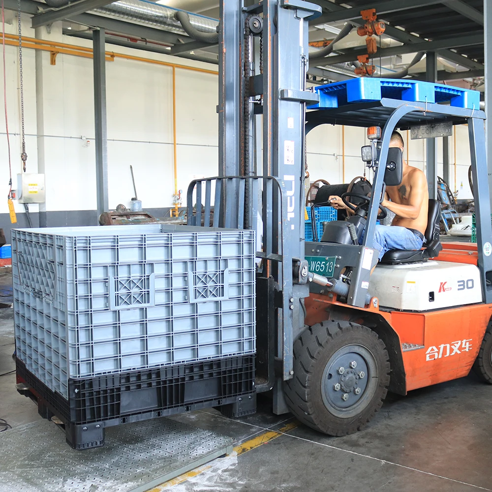 Heavy duty collapsible stackable storage foldable plastic crates