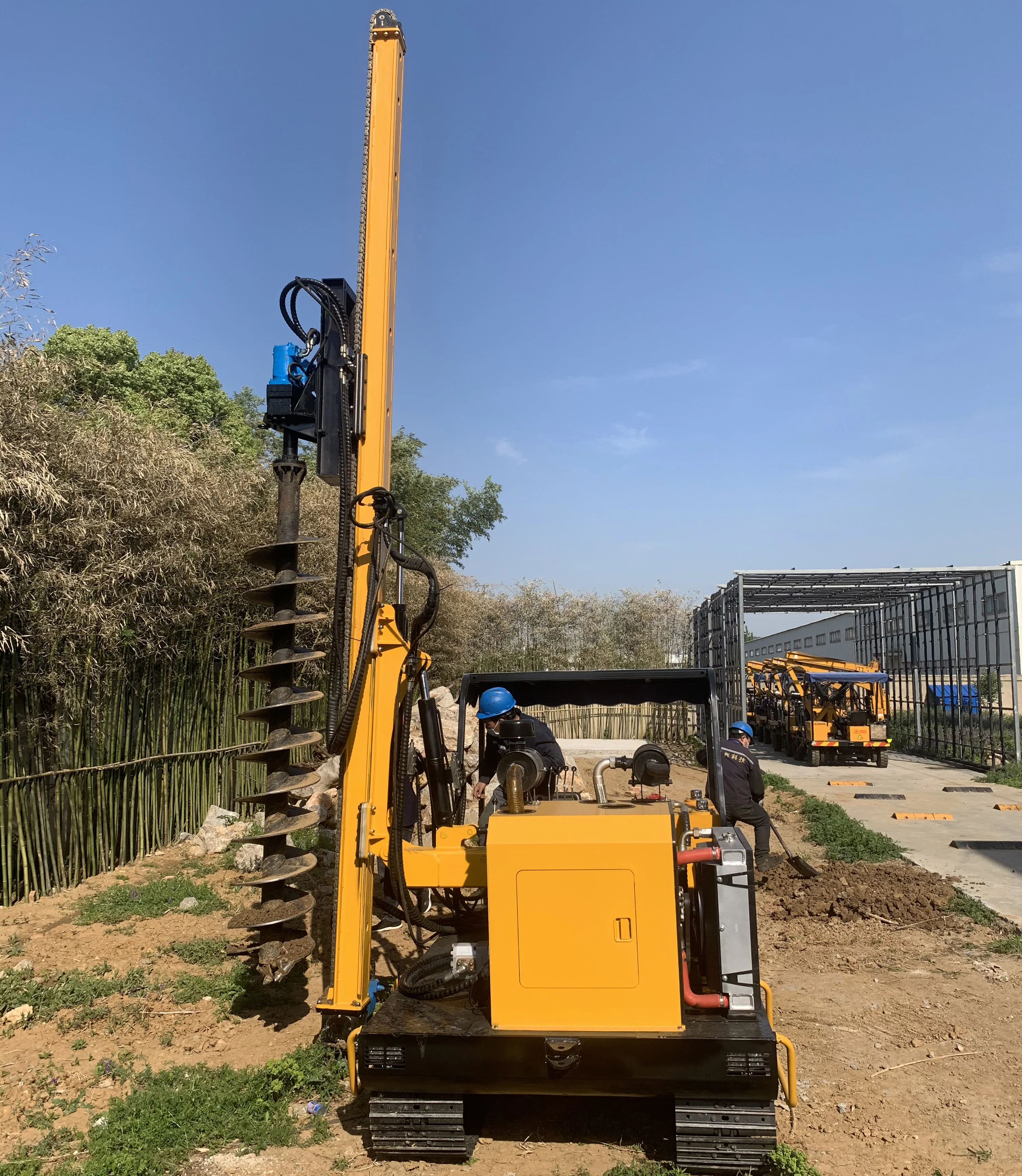  Hydraulic Ground Screw Solar Pile Drilling Machine Crawler Drive