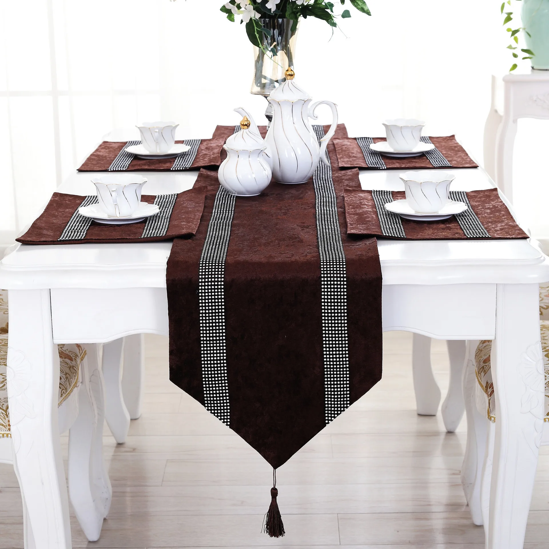
Production wholesale simple luxury European diamond striped fashion coffee table cloth table runner 