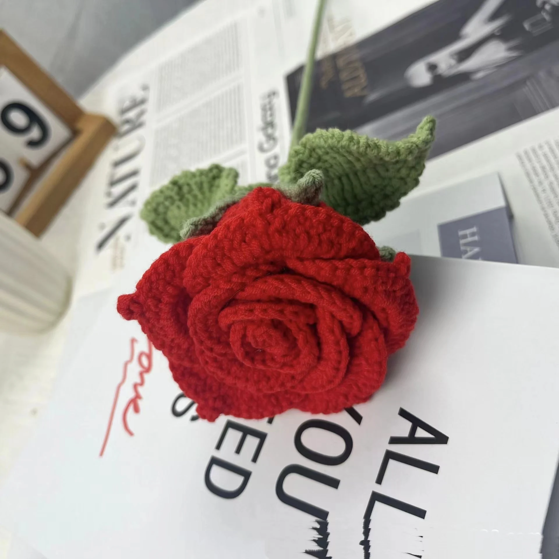 Small Taimei Knitted Artificial Flowers Wool Hand-Woven Bouquet Send Birthday Rose Gift Crochet Made from Silk