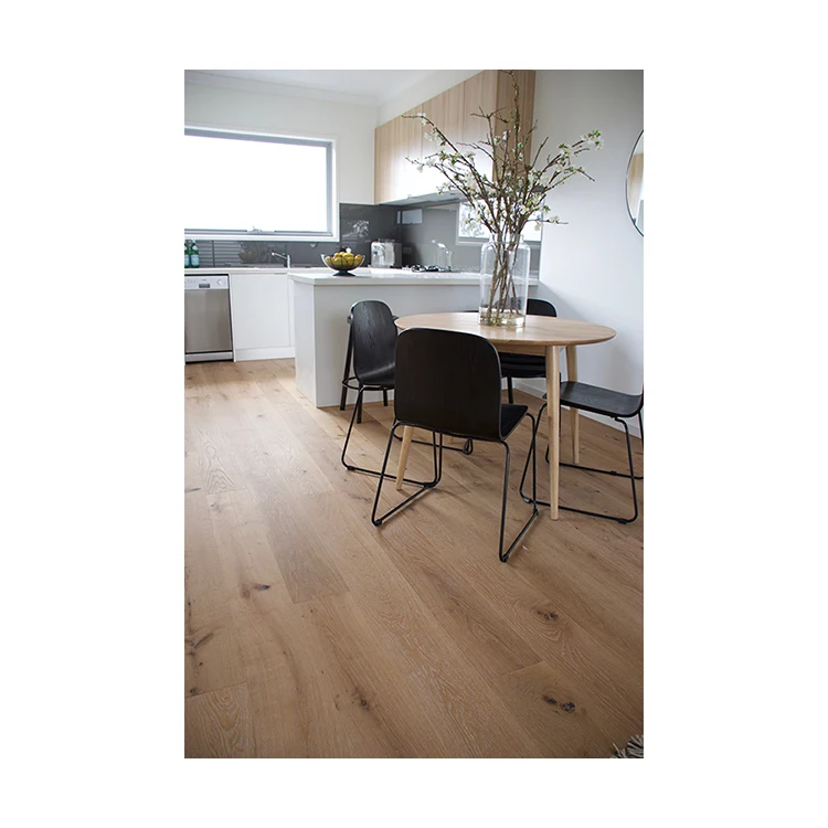 Factory Wholesale 12mm Wire Brushed European Oak Engineered Wood Flooring