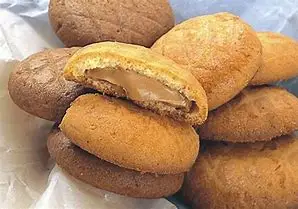 Double filling encrusting machine for filled cookies biscuit two color chocolate cookies forming machine for sale