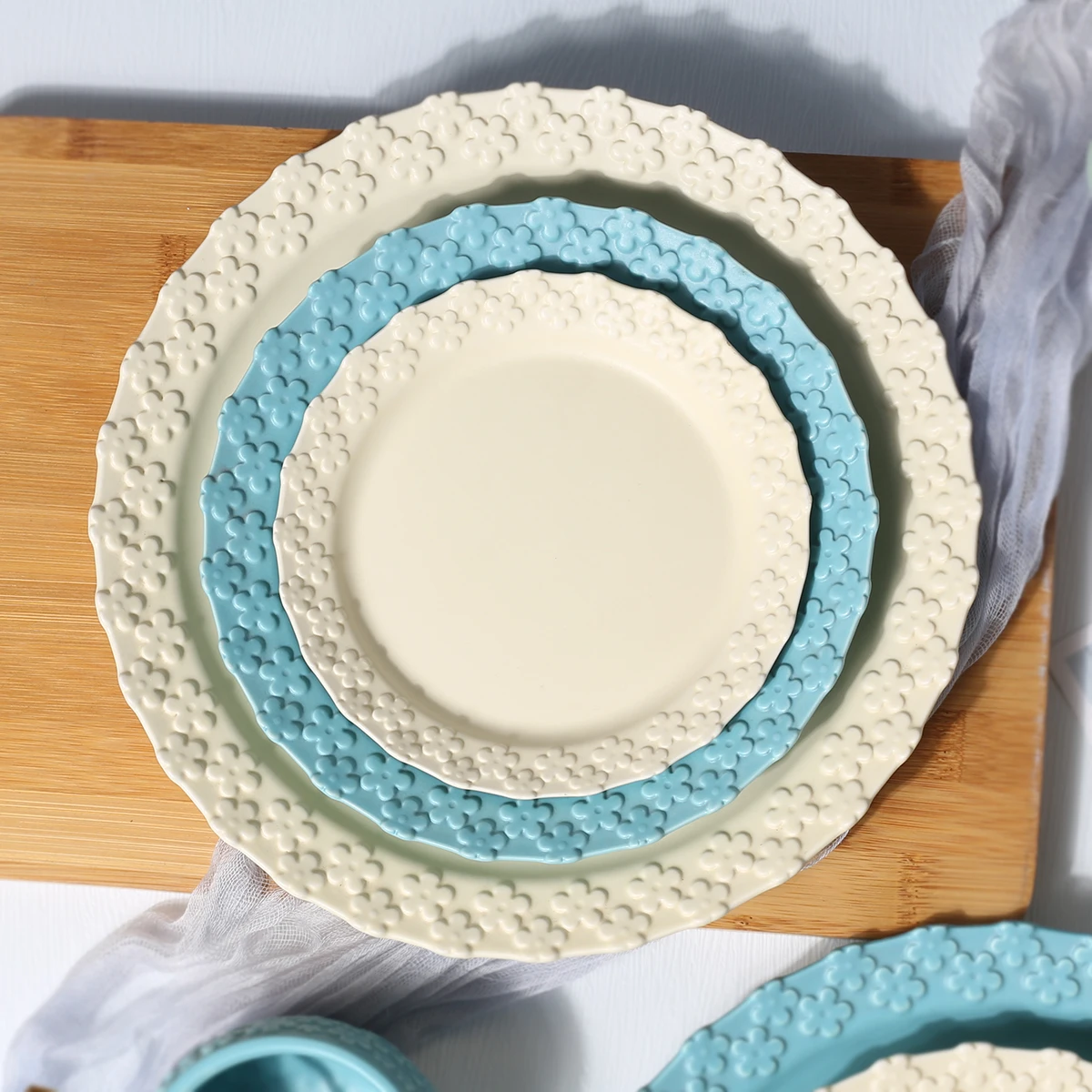Matte Color Glaze Stoneware Dinnerware Flower Embossed Ceramic Dinner Plate Set Tableware