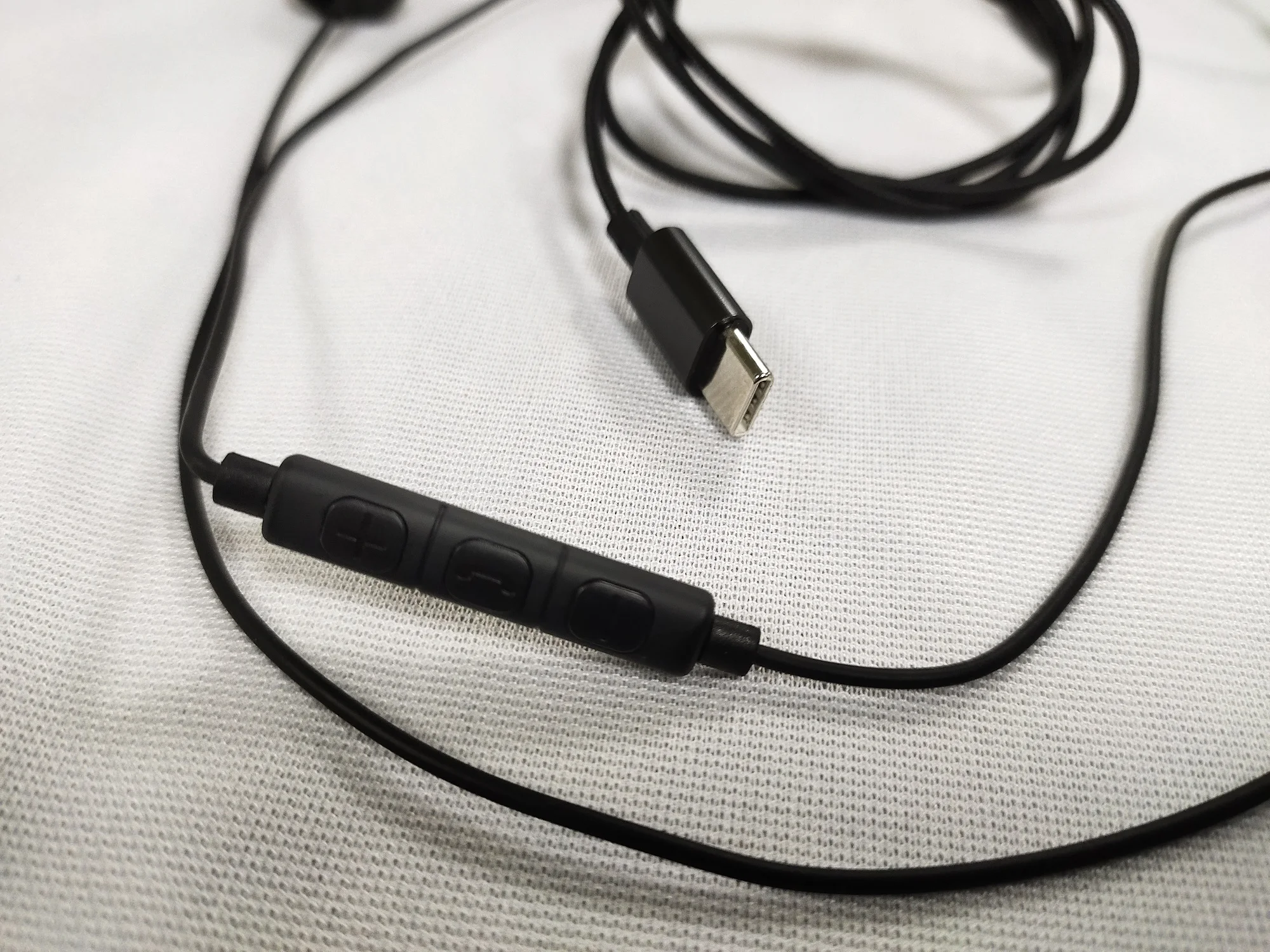 LAT100 High Quality Hybrid Earphone With Mic Hifi Bass Headphone Wired Type-C In Ear Earphones For Phone Mp3