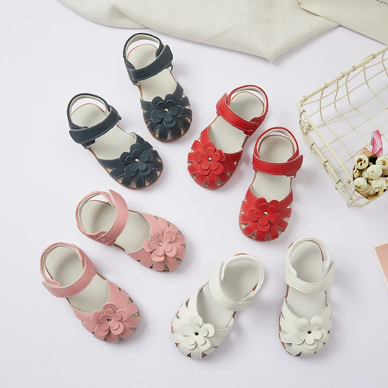 Сандалии из натуральной кожи с цветочным рисунком и ремешком на щиколотке