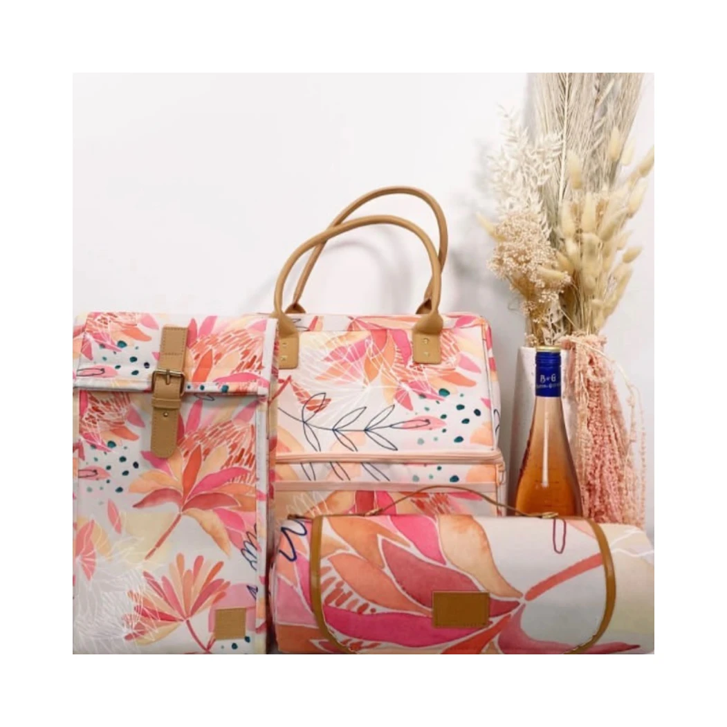 Wholesale Packable Waterproof Oxford Fabric Portable Camping Thick Pad Picnic Blanket Mat With Shoulder Belt For Outdoor