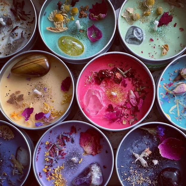 private label gemstone soy wax healing magical witch candle with crystals