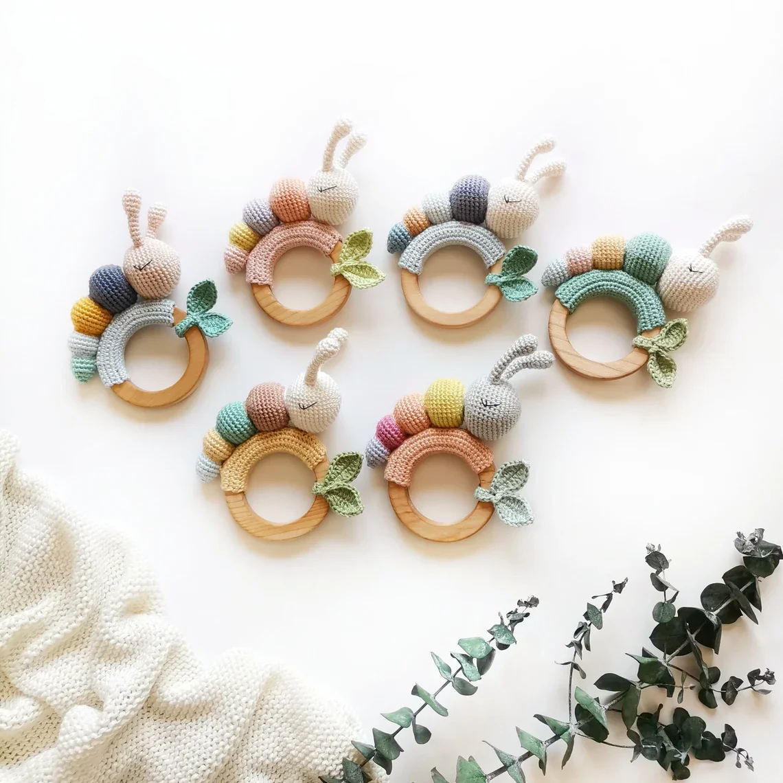 Crochet pattern caterpillar rattle, crochet baby rattle, crochet toy baby move