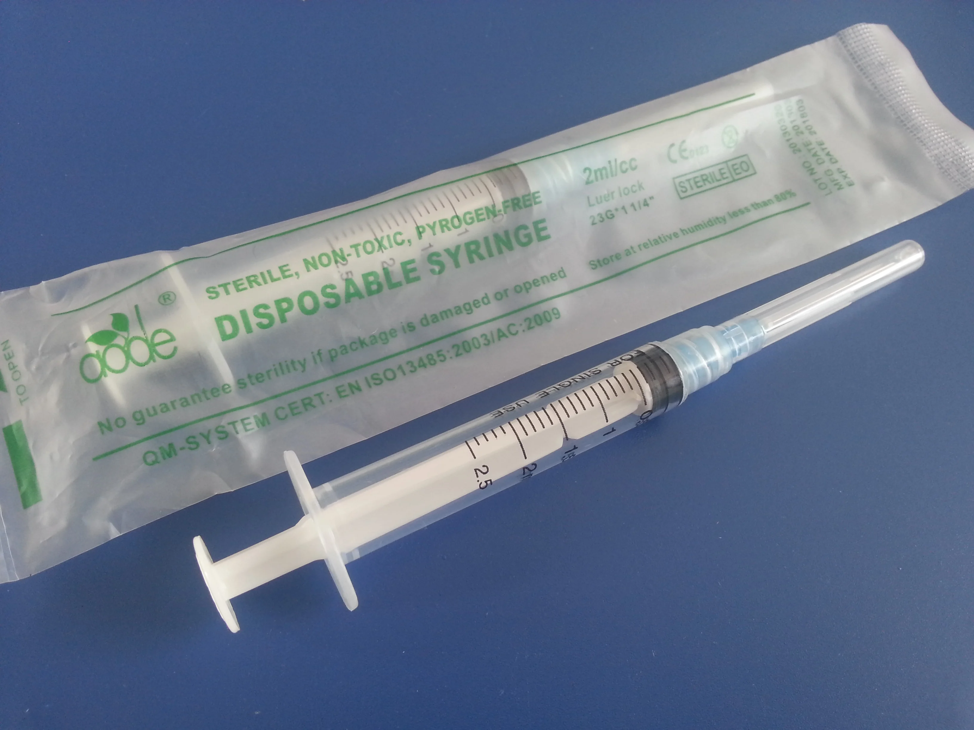 2ml disposable plastic syringe with needle