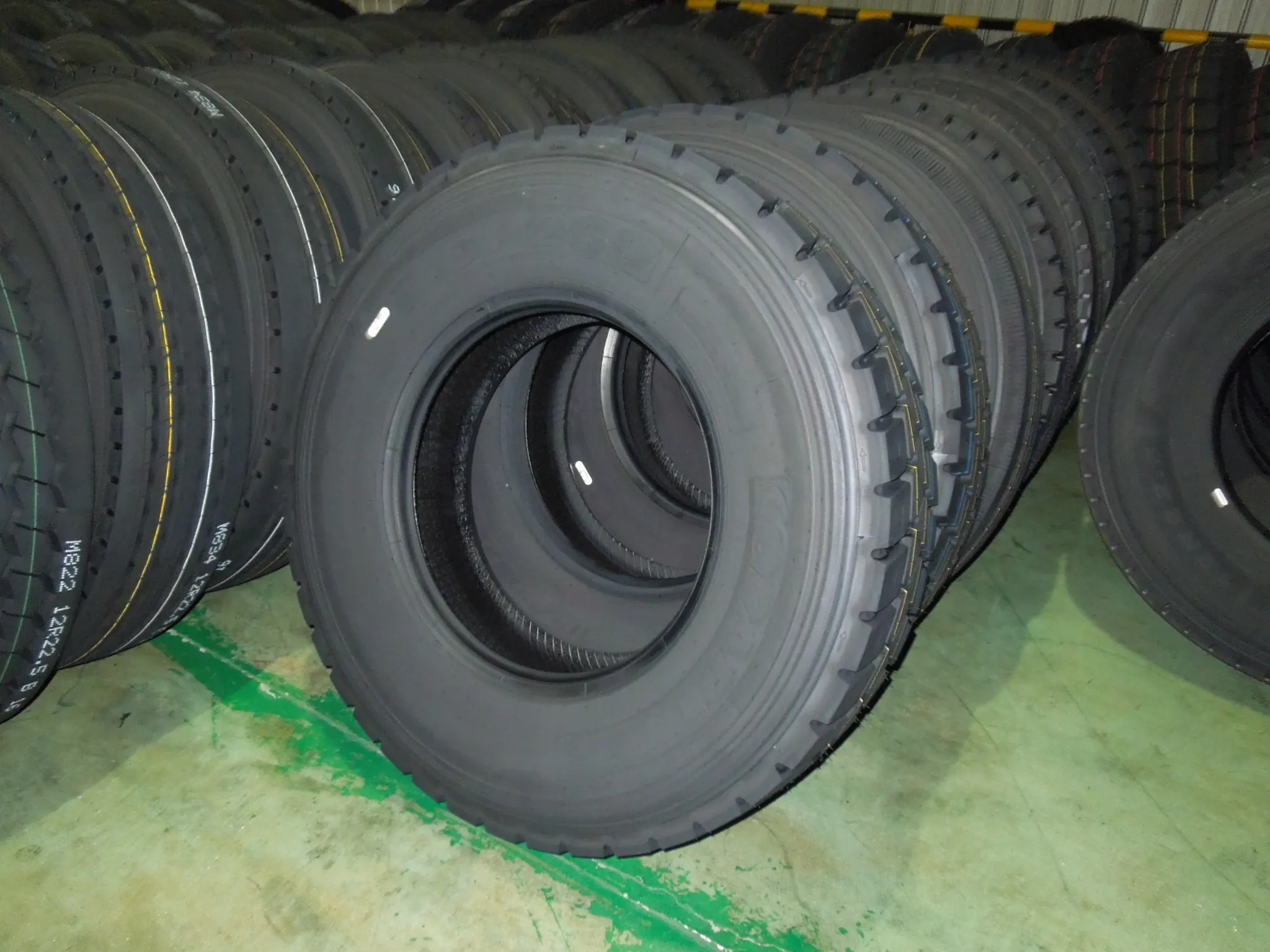High Quality Reasonable Short Haul All Steel Radial truck tyre 315/80R22.5 Bus 315 80R22.5 Tire