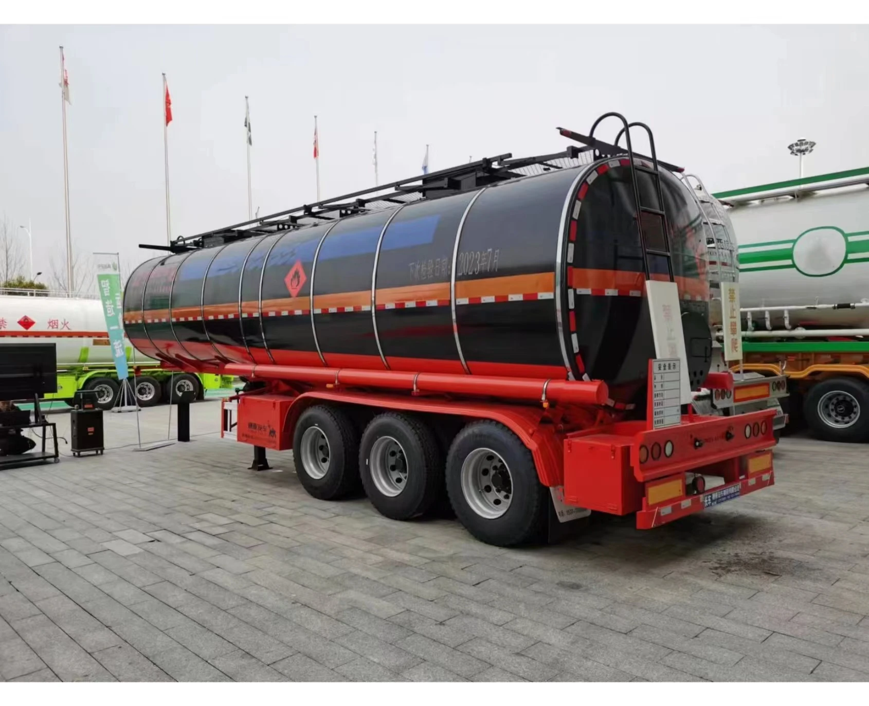 China high quality factory trailer bucket Oil Tanker Truck Petrol diesel capacity  liquid Fuel Tanker tank semi trailer for Sale