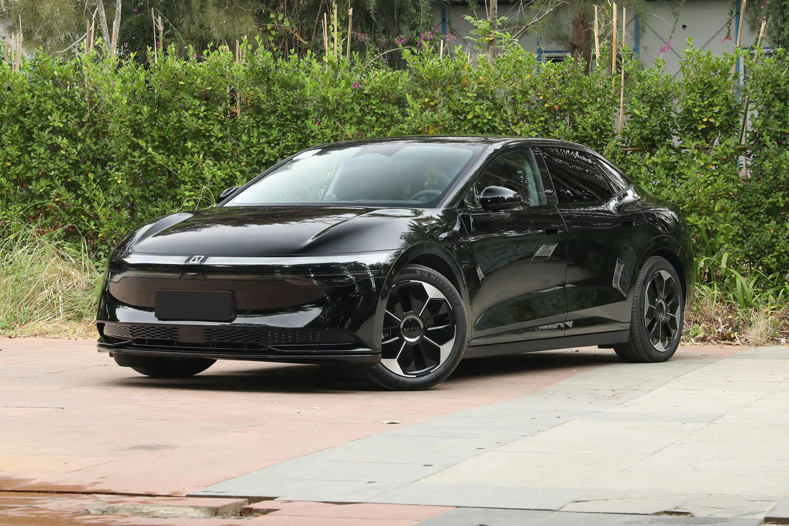 Chinese Hot Selling E Cars Zeekr 007 MPV 4-Door 5-seater Triple Van 688KM Long Range Electric Vehicles For Sale