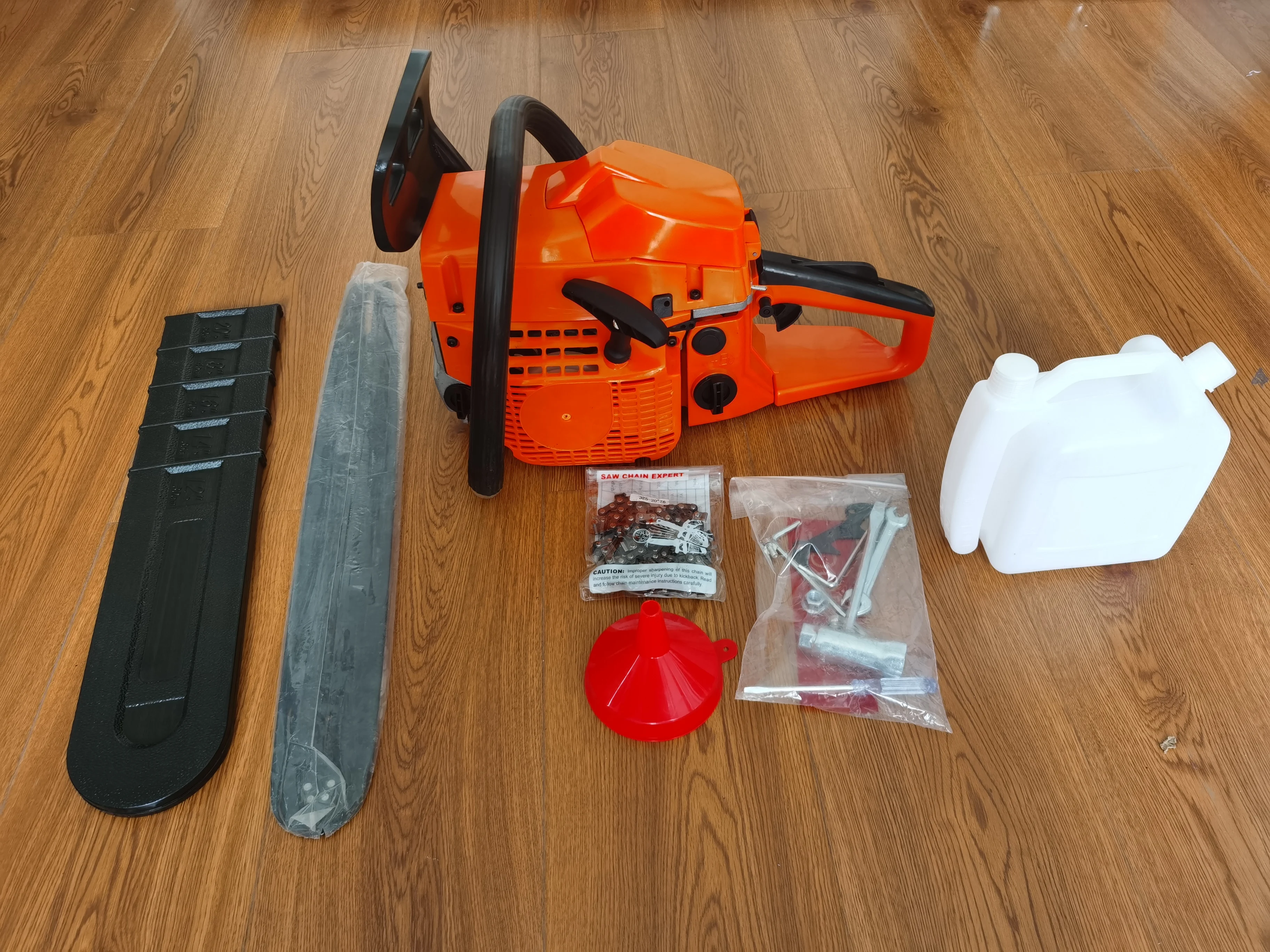 China Suppliers Garden Tool 2-Stroke Gas Chainsaw Big Power Petrol Chainsaw