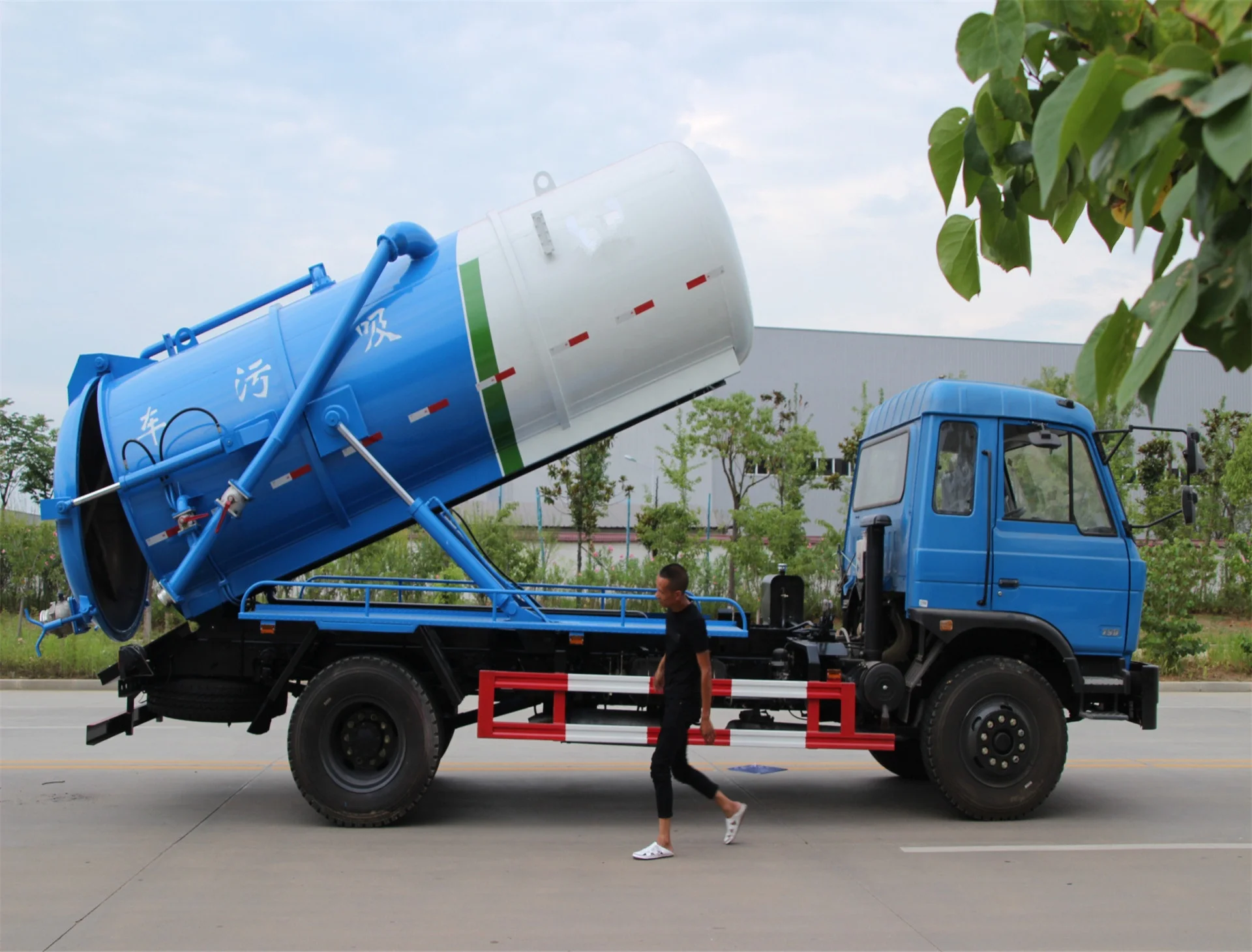 Dongfeng sewage suction truck 10CBM with good price for sale