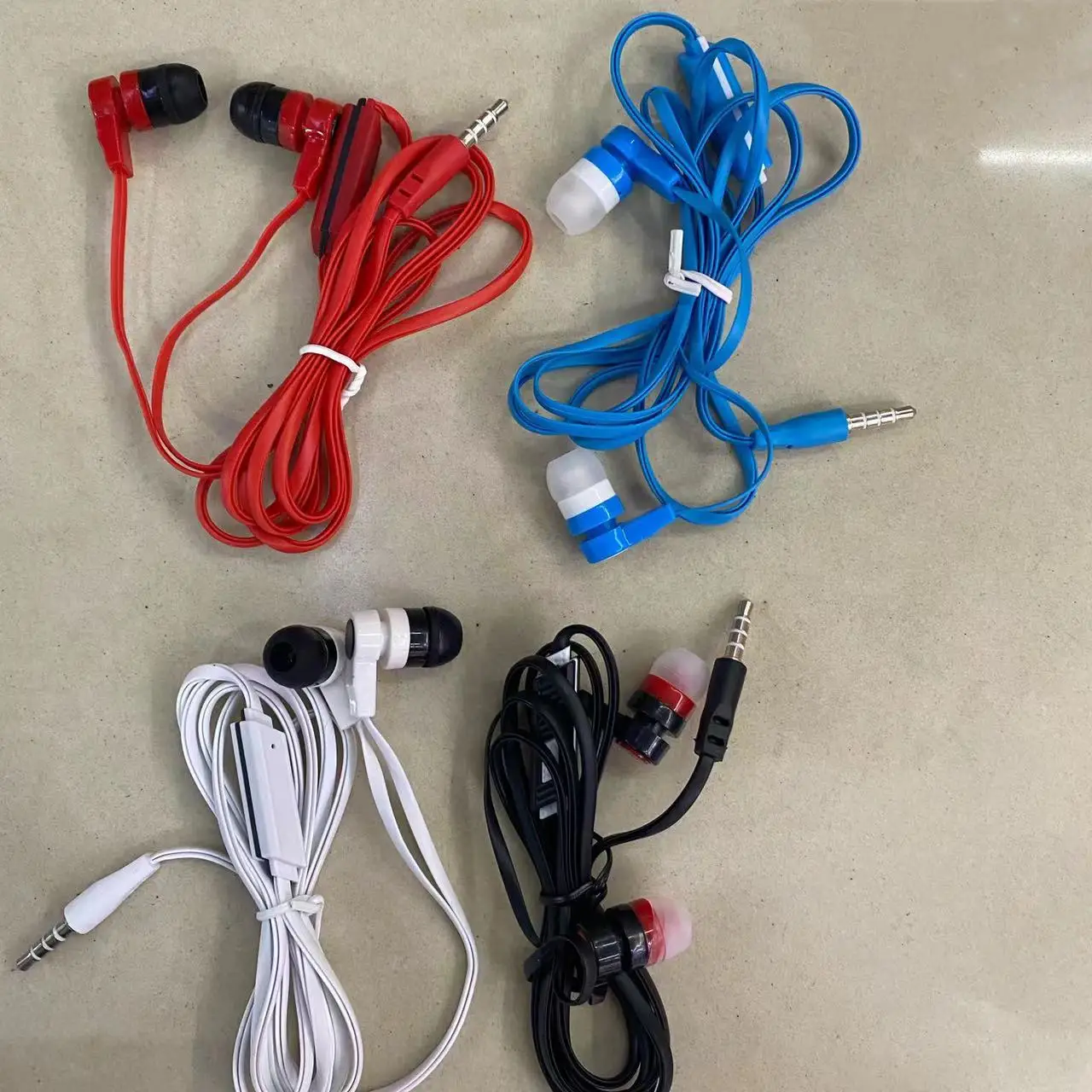 New factory price  Universal 3.5mm Wired Earphone And Headphone Girls Hands Free In Ear Earbuds With Mic For Phones Mp3 Ipod