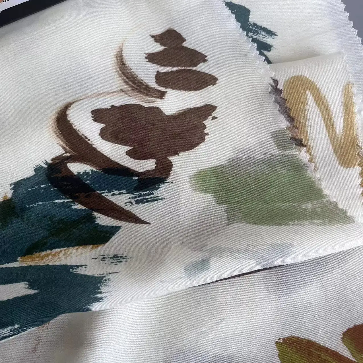 Hot Sale Eco-Friendly 100% Tencel Twill Light Weight 98GSM  60S Lyocell Fabric for garment