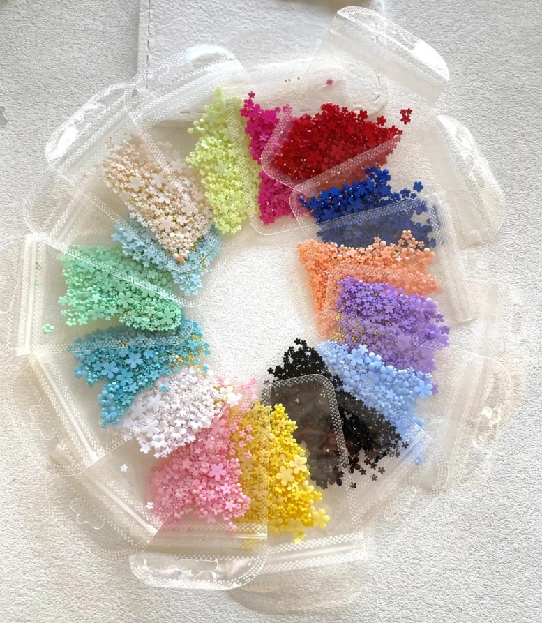 Hot Designs Kawaii Resin 3D Nail Charms Nail Acrylic Flowers Nail Art Flower Decorations With Gold Beads