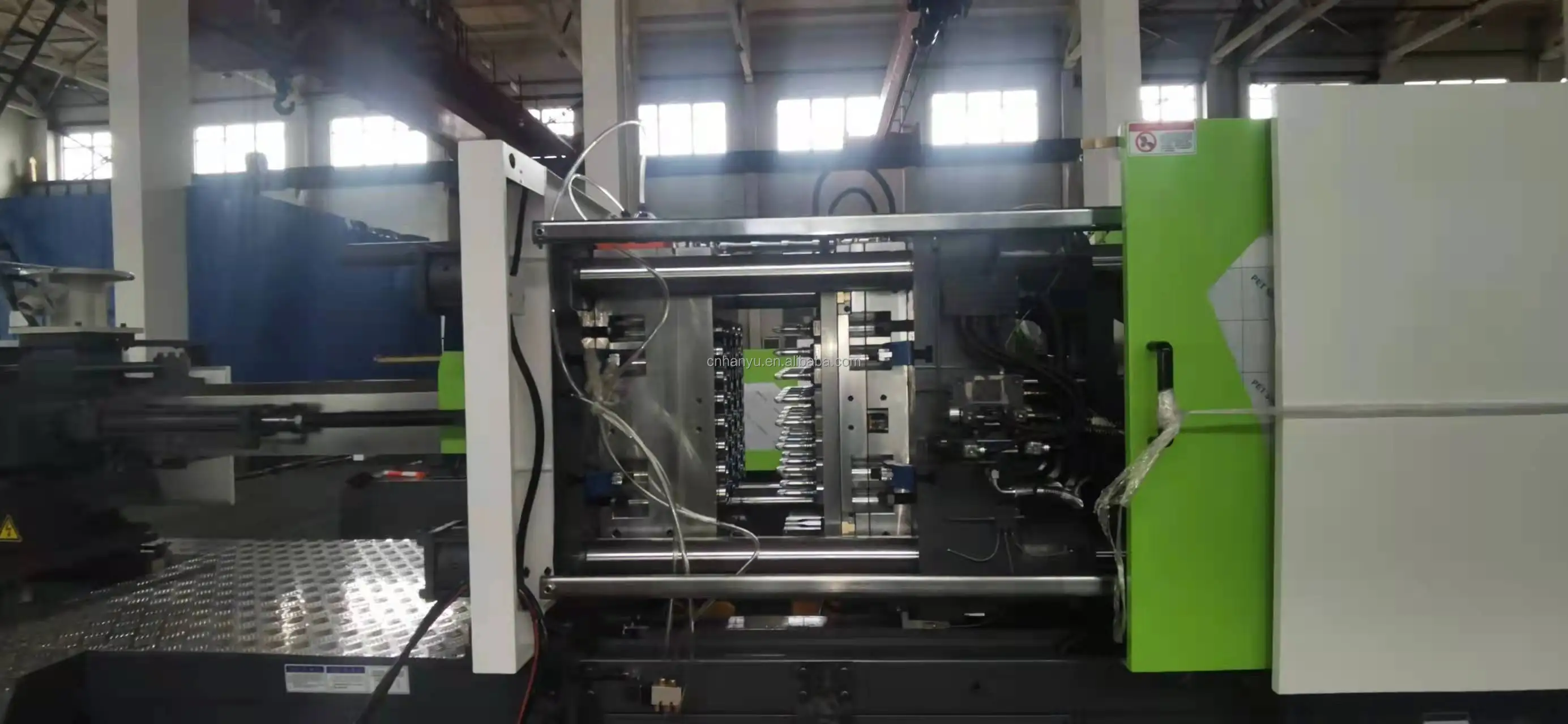 water pet preform injection (220ton)