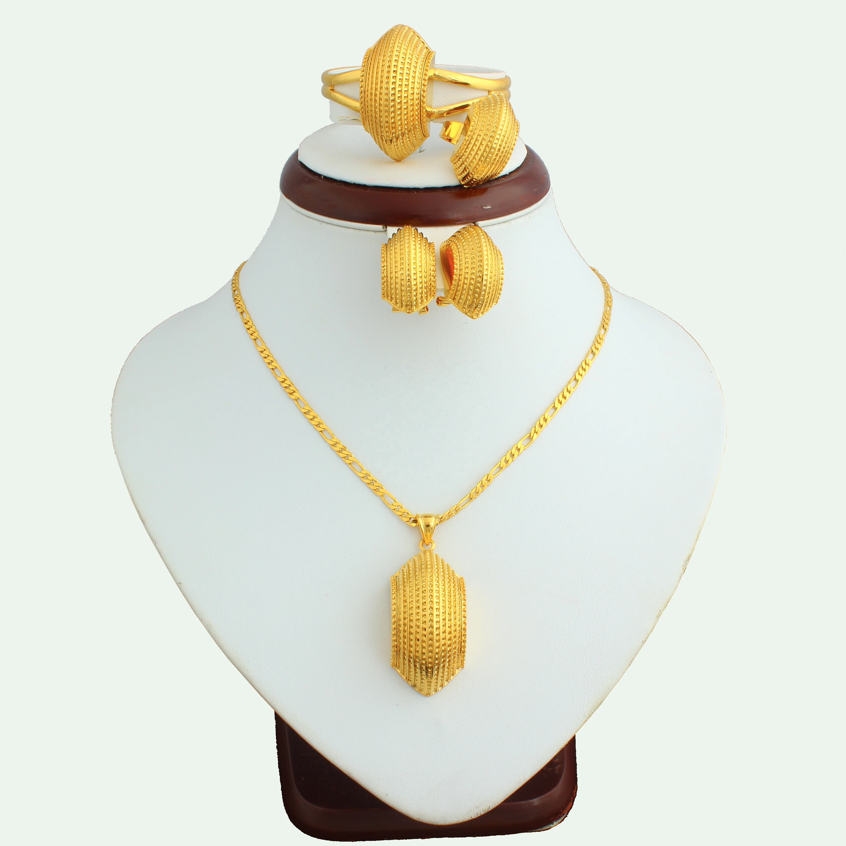 JH New Arrival Hot Sale Dubai Style Gold Plated Popular Exquisite For Women Gift Jewelry Set
