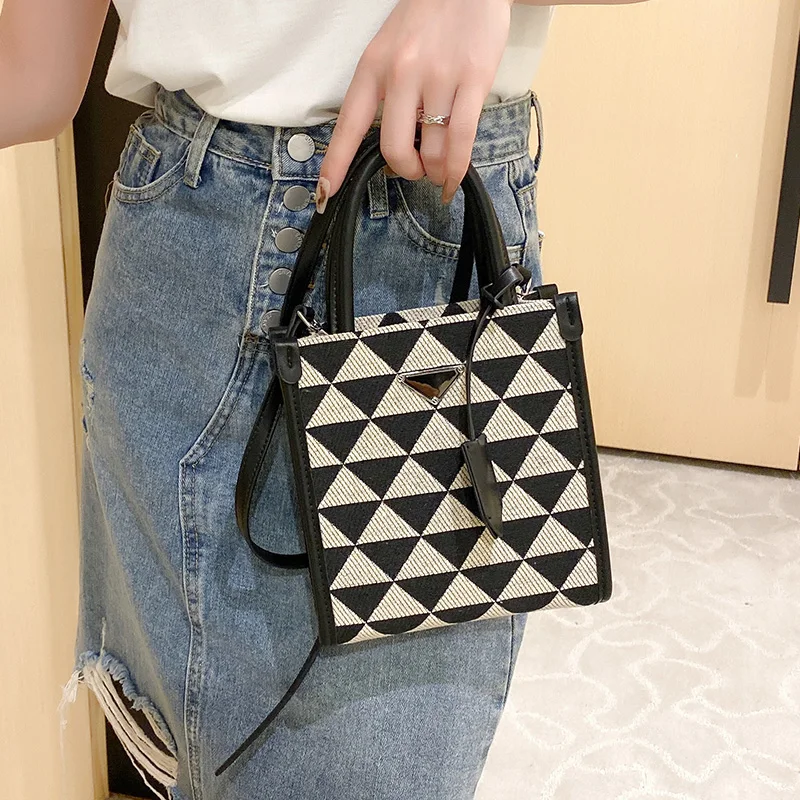 2022 New Products Unbranded Handbags Triangle Print Ladies Mini Tote Bags Fashion Trend Luxury Women Shoulder Bags Tote