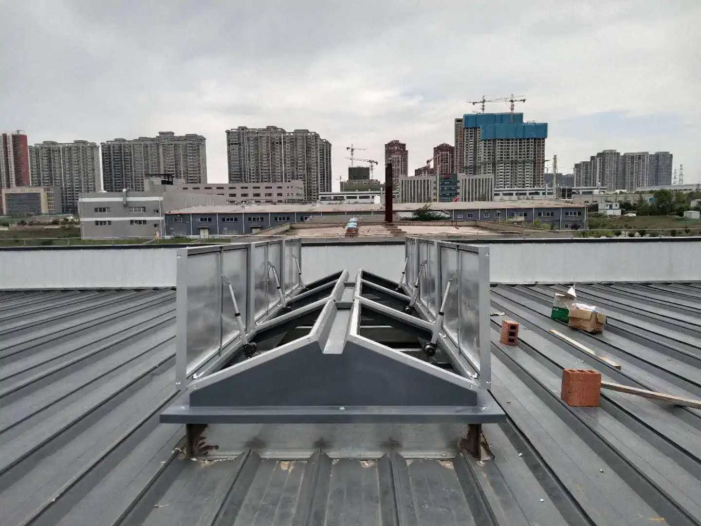 New arrival doubleglazing Seamless welding Screw machine skylight sunroof for Flat roof