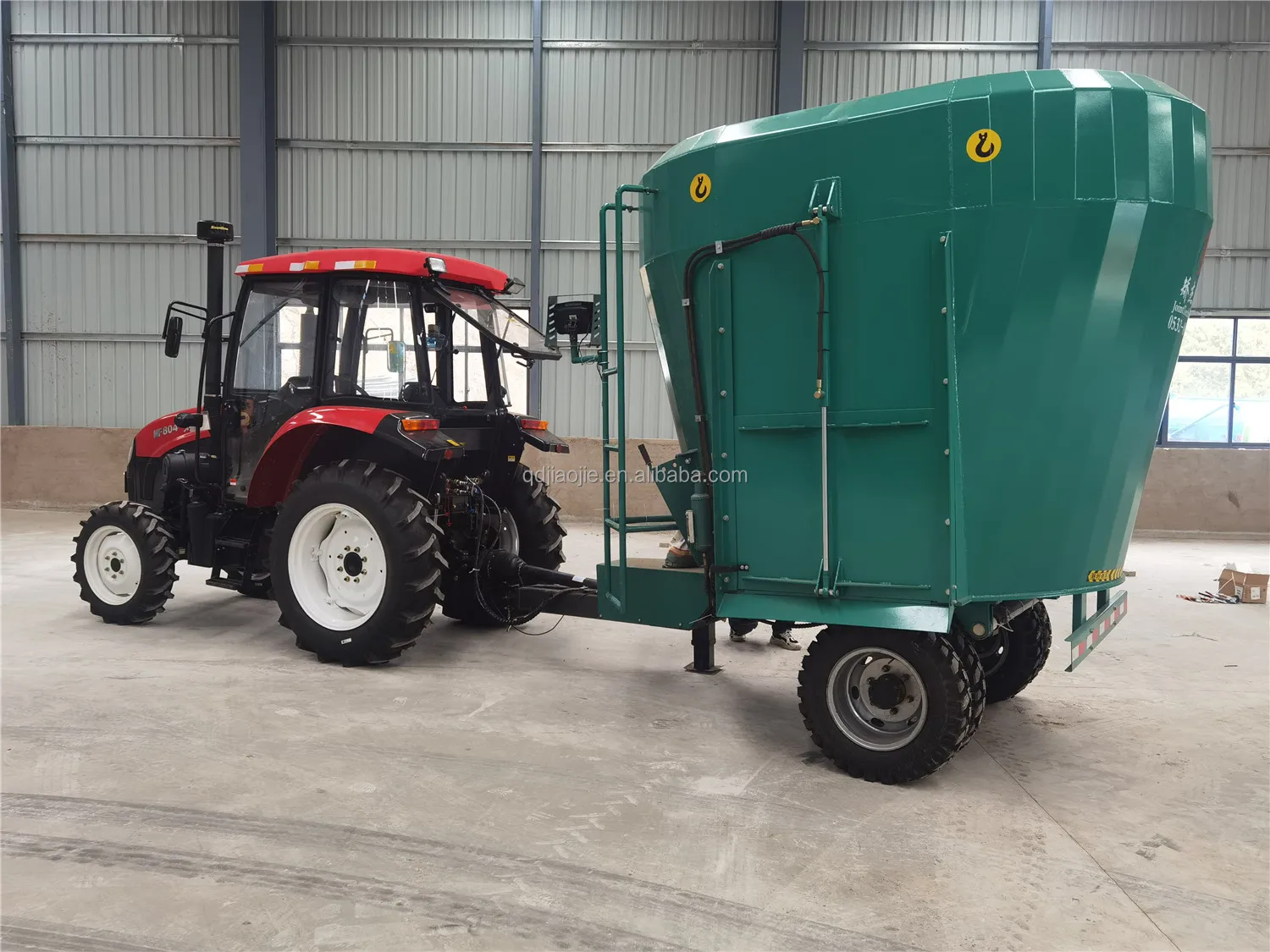 Farm machinery dairy farming tmr cow feed mixer truck for sale