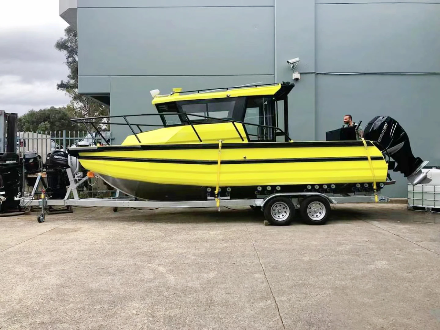 Factory 25ft 7.5m Fishing Cabin Cruiser Pontoon Design deep-V hull luxury yacht Aluminum Fishing Boat with good price