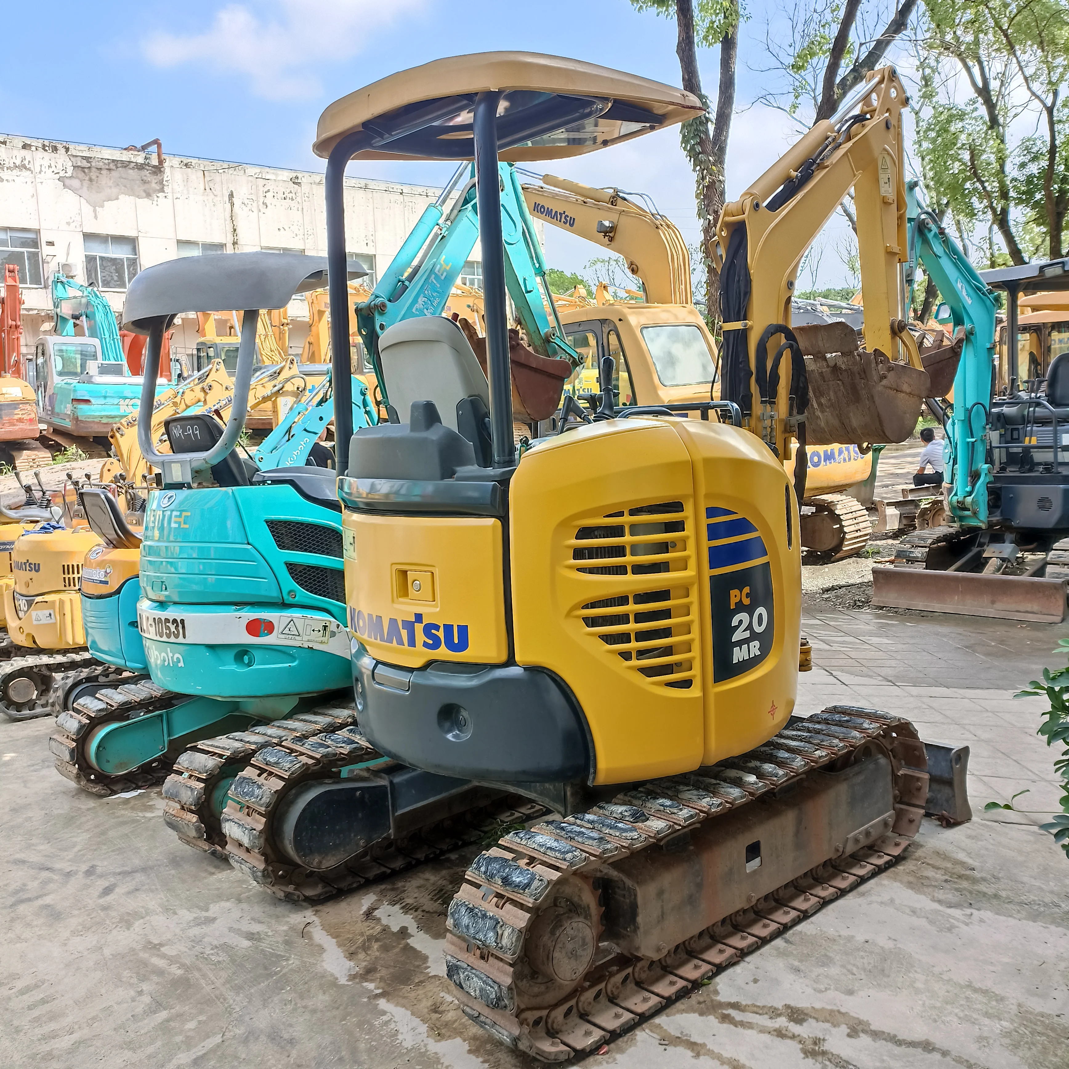 Used small mini hydraulic excavator Komatsu PC20MR-3 2T tracked excavator digger PC20 easy operation for narrow and small space