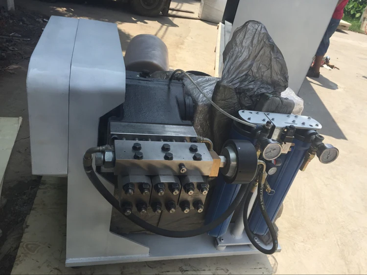 Portable water jet direct drive pump used for high pressure waterjet cutter