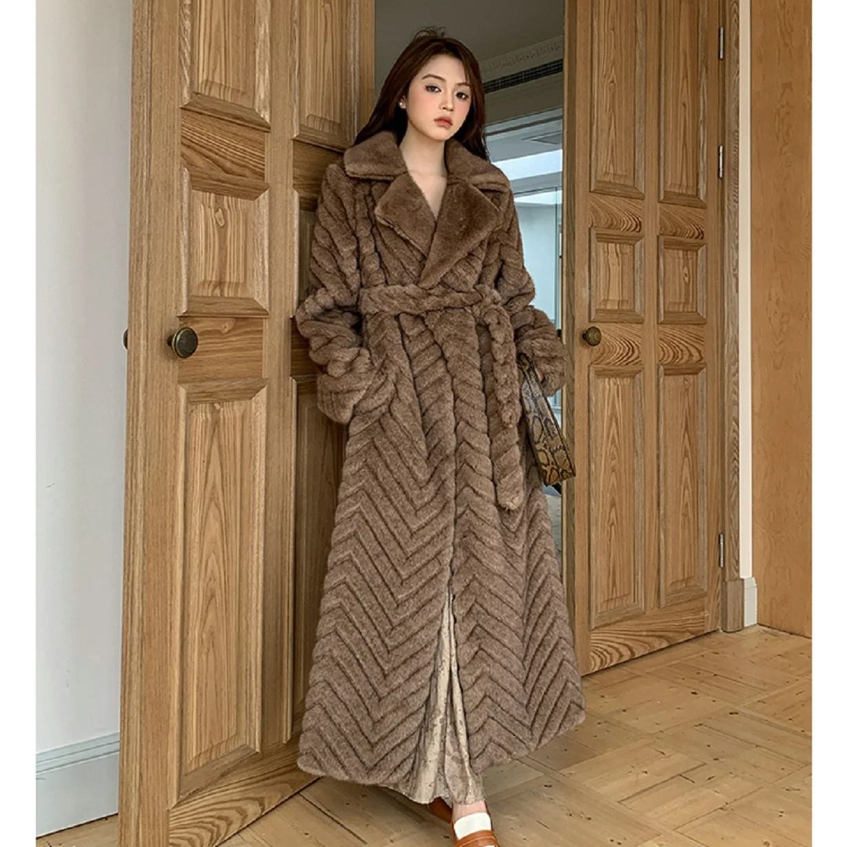 Custom Outwear Winter Wholesale Coat For Winter Wear Faux Fur Long Coat