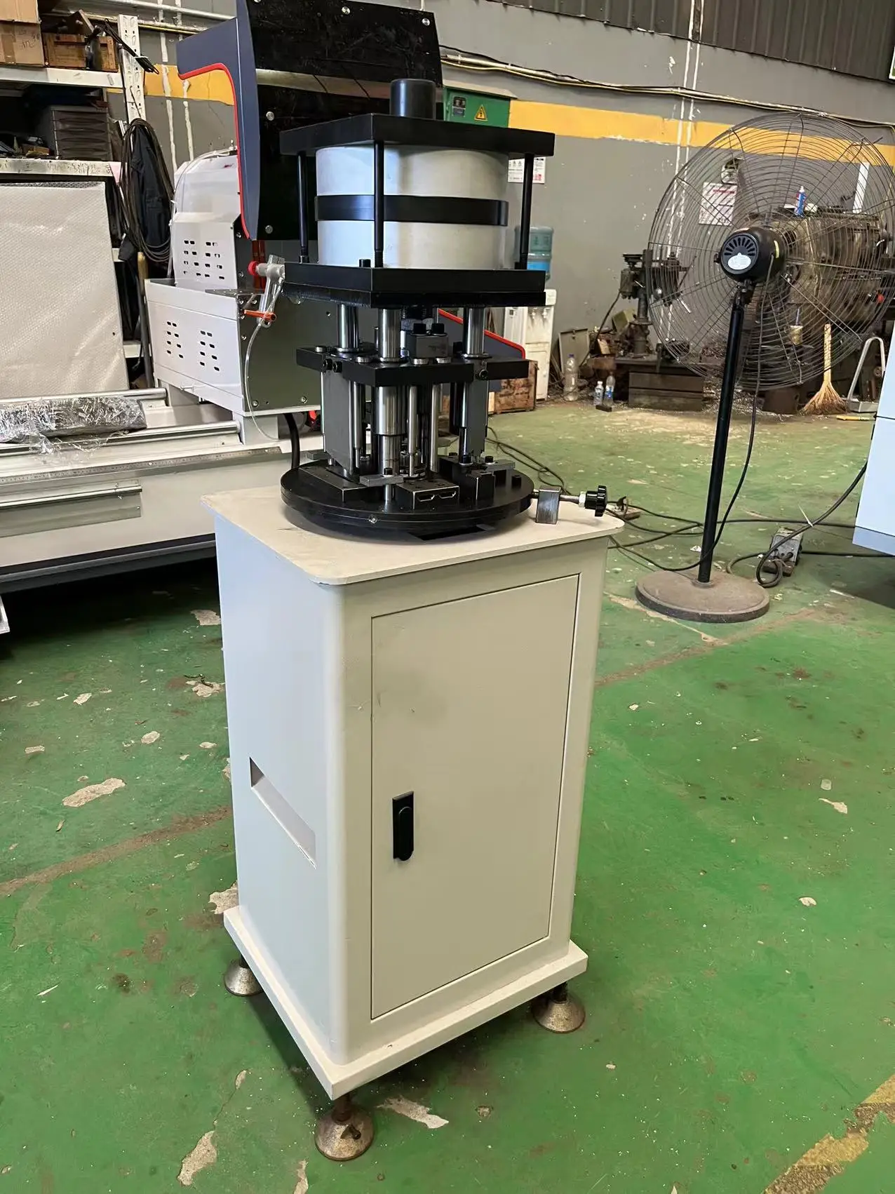 Door and window punching machine Five-station hydraulic press for aluminum doors and Windows