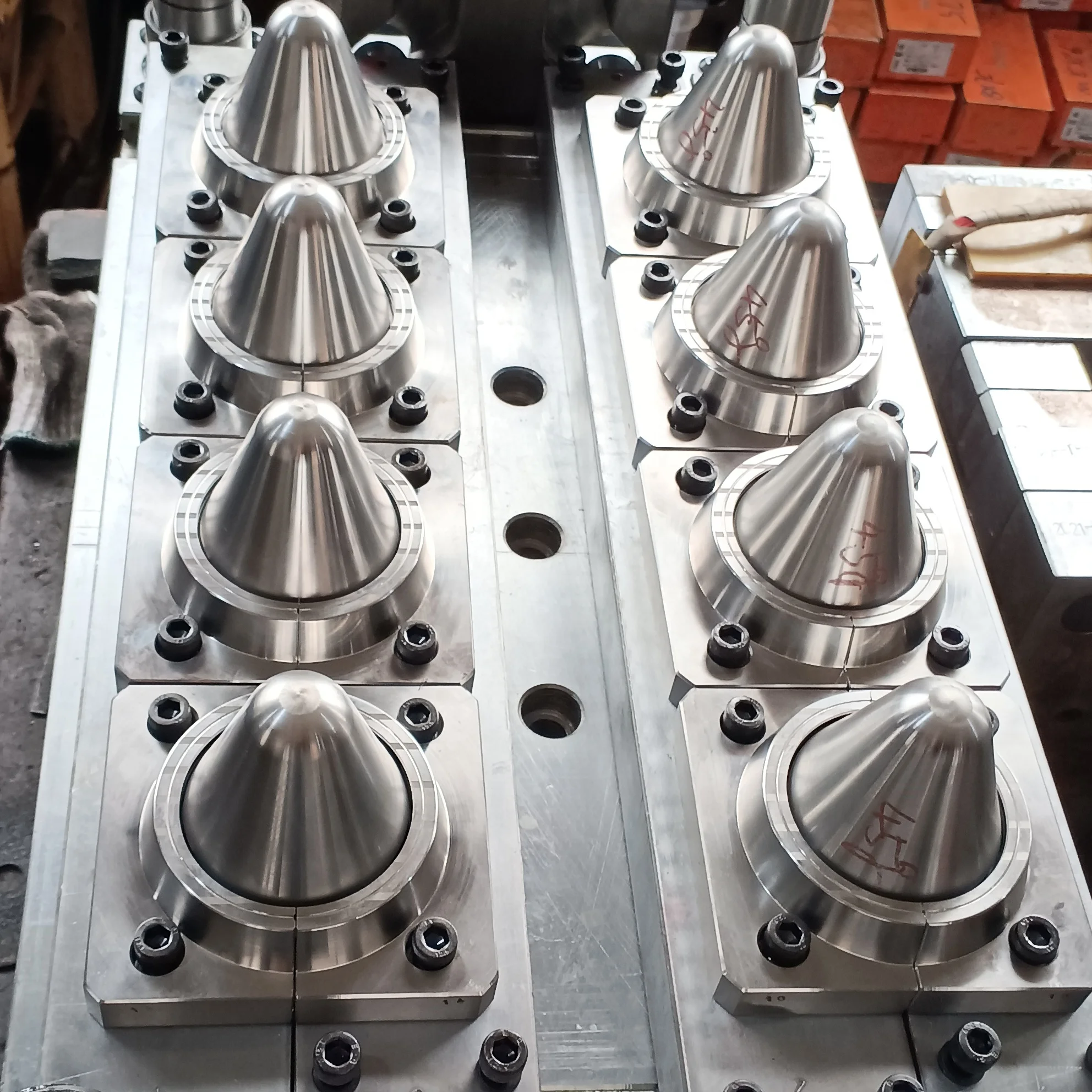 Candy Food PET Container Wide Mouth 110mm Jar Pet Preform Mould With 8 Cavity Pin Valve Gate No Tail Hot Runner