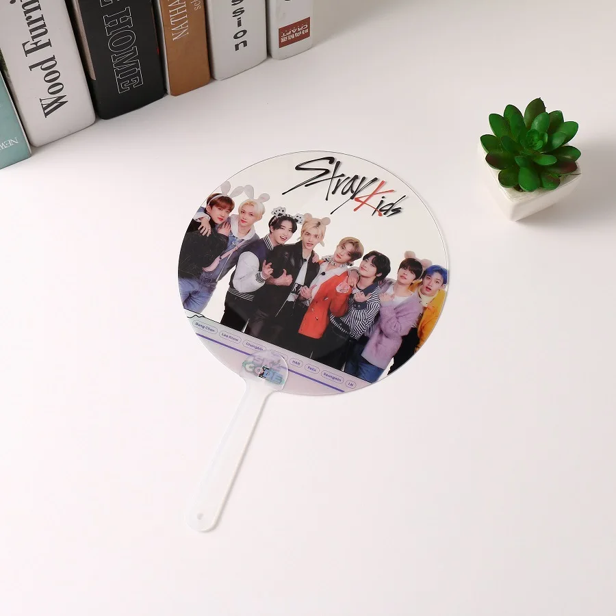 Оптовая продажа пластиковые ручные вентиляторы Kpop два раза в стиле Straykids не изготовленные