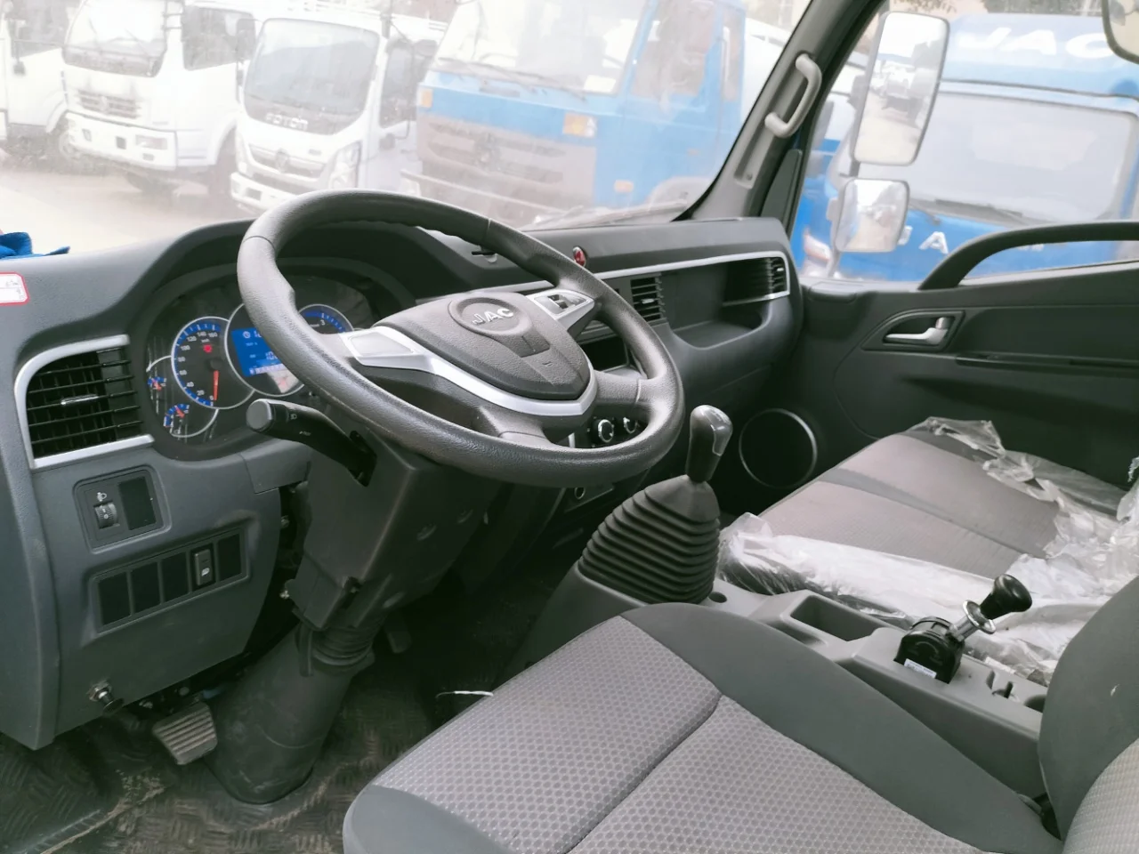 4x2 6000 liters Fuel Tanker Oil Refuel Truck Manufacturers Diesel Tanker Trucks