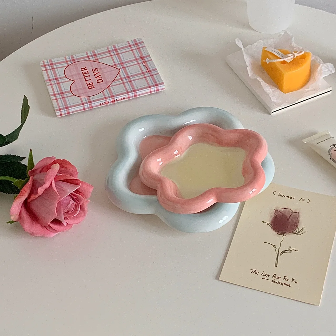 SYL wholesale Korean ins style girl heart porcelain  plate ceramic cake dish fancy flower shaped desert plate