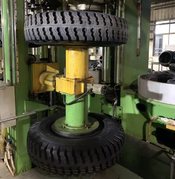 Bias Tire TBB, TBR, LTB, Truck Tyre off Road Tire 700-16, 750-16, 825-16, 900-20, 1000-20