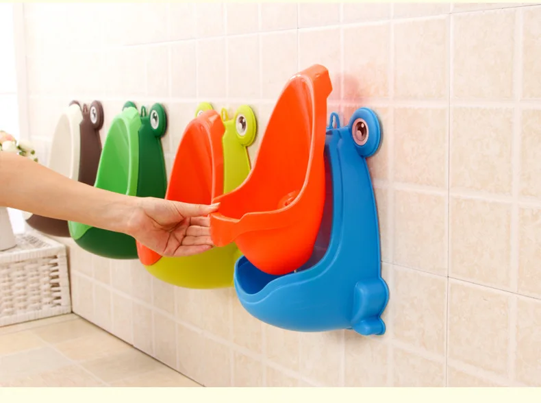 Portable Frog Standing Potty Training Urianl with Aiming Target Toddler Boy Urinal with Suction Cup can be Pasted on the Wall