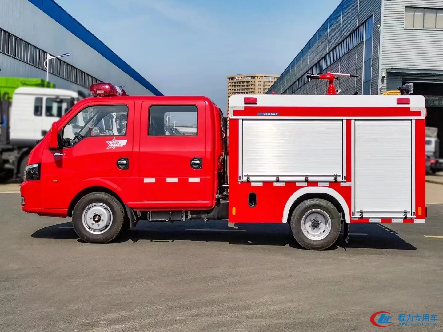 High-quality 4*2 1800L Water tank fire truck Stainless steel mobile water tanker used for fire fighting
