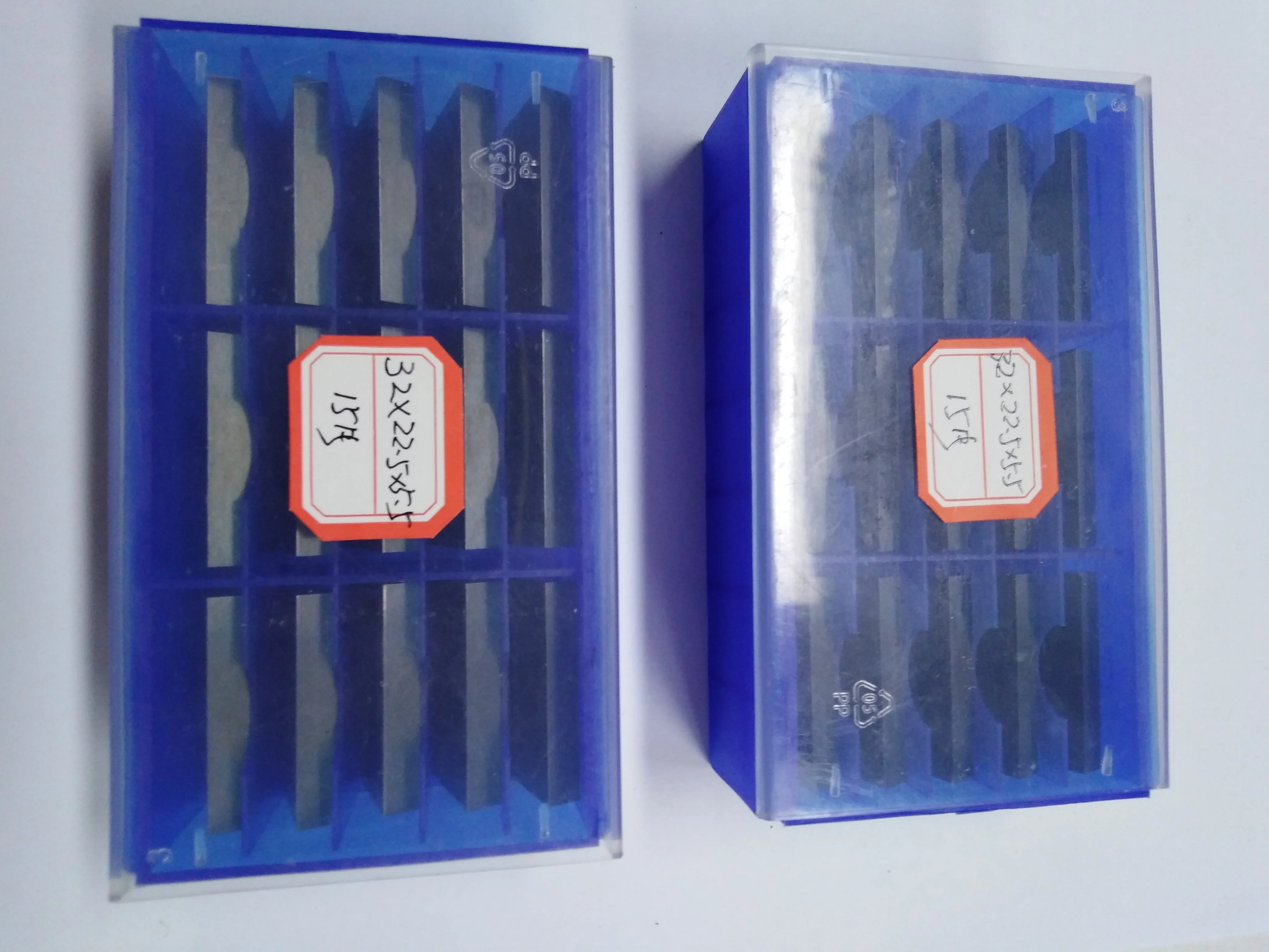 Customized tungsten carbide tip for cutting