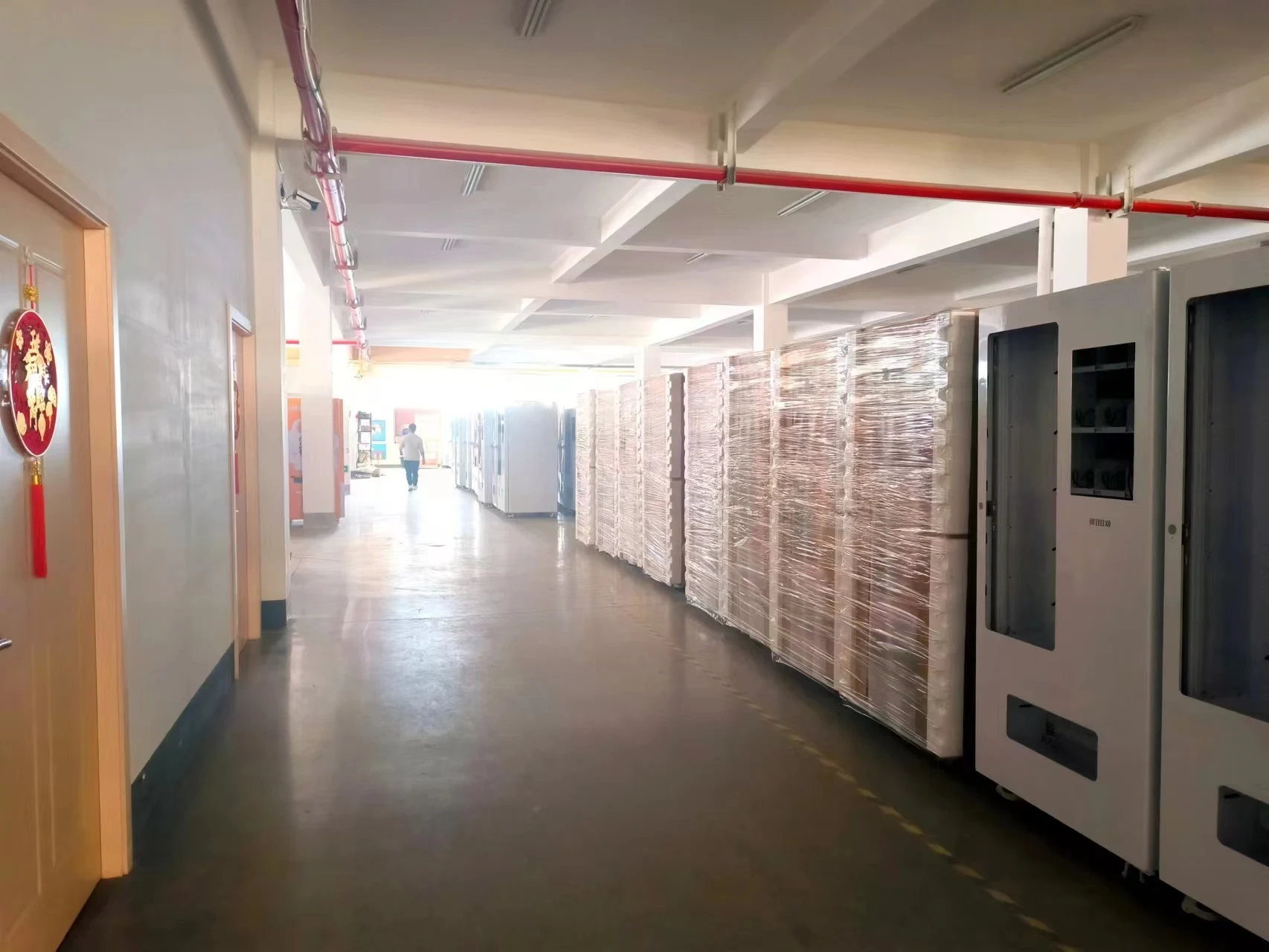 Best Value Smart 21.5 Touch Screen Drink And Snack Vending Machine With Cashless Payment Options And High Durability