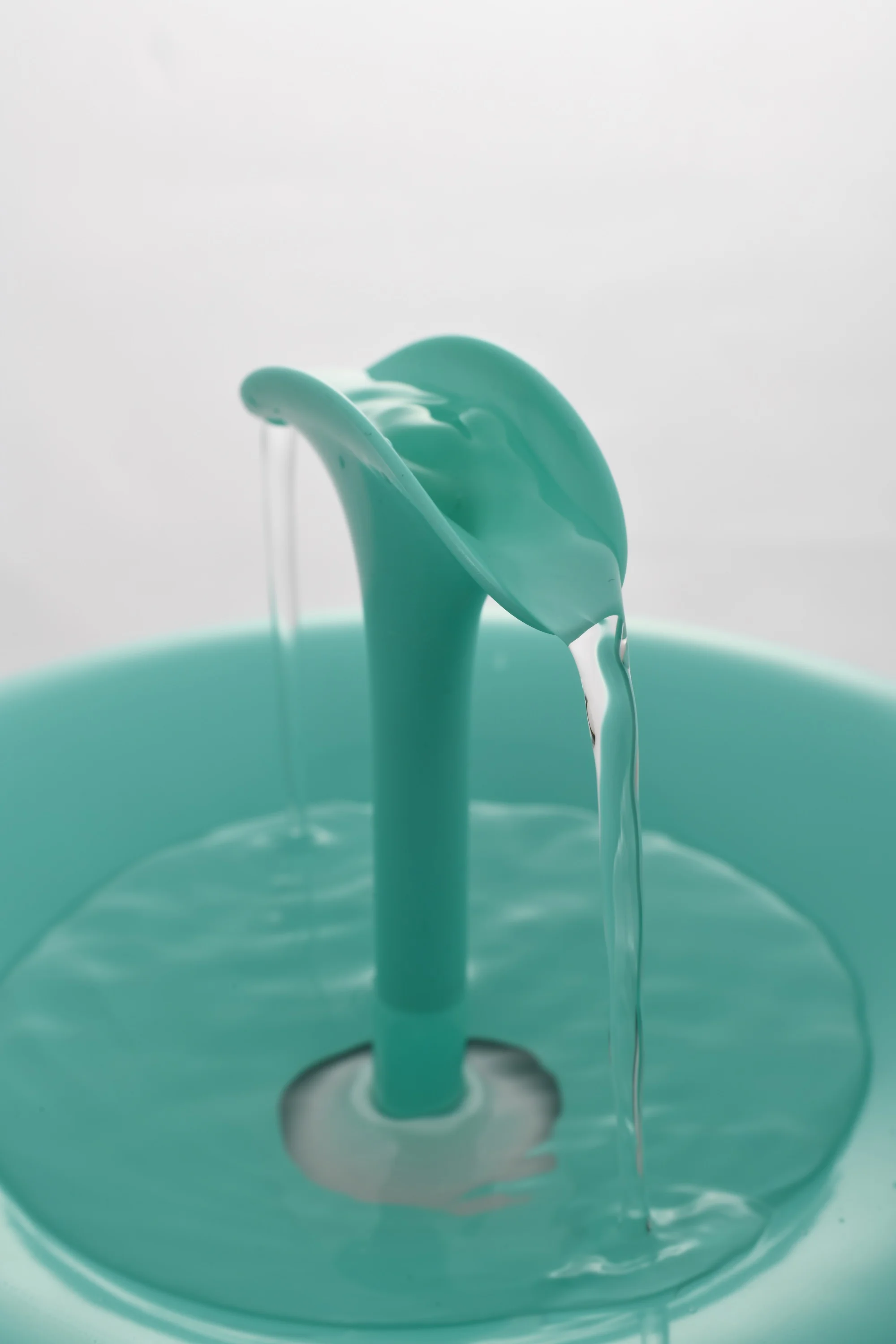 
Pawoof cat water fountain with an upgraded filter hot selling Pawoof cat drinking water fountain 