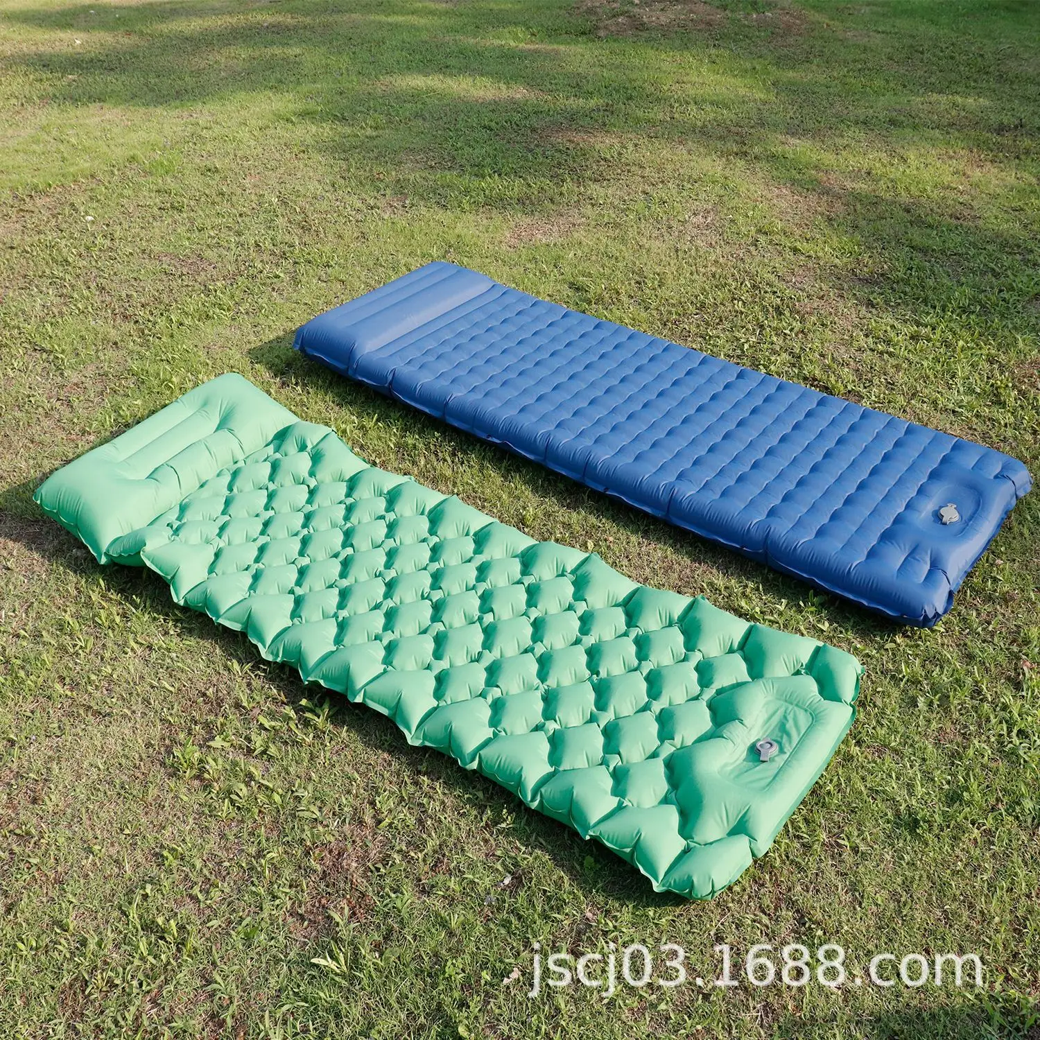 OEM Ultralight Inflatable Camping Sleeping Pad Compact Nylon Mat with Built-in Foot Pump for Hiking