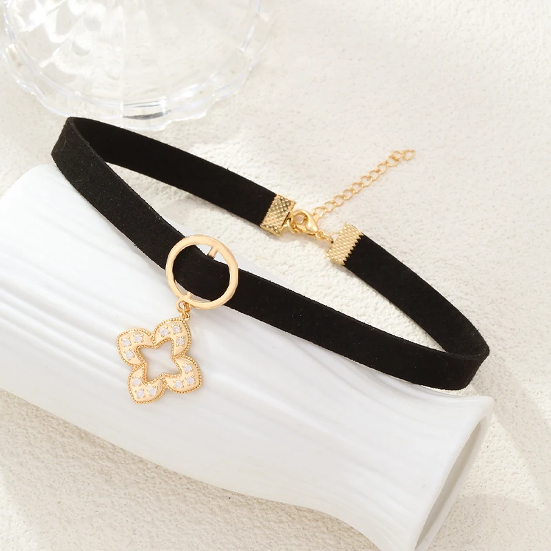 CDD New Punk Black Cotton Rope Choker for Women Inlaid Zircon Four Leaf Clover Charm Necklace Gothic Jewelry