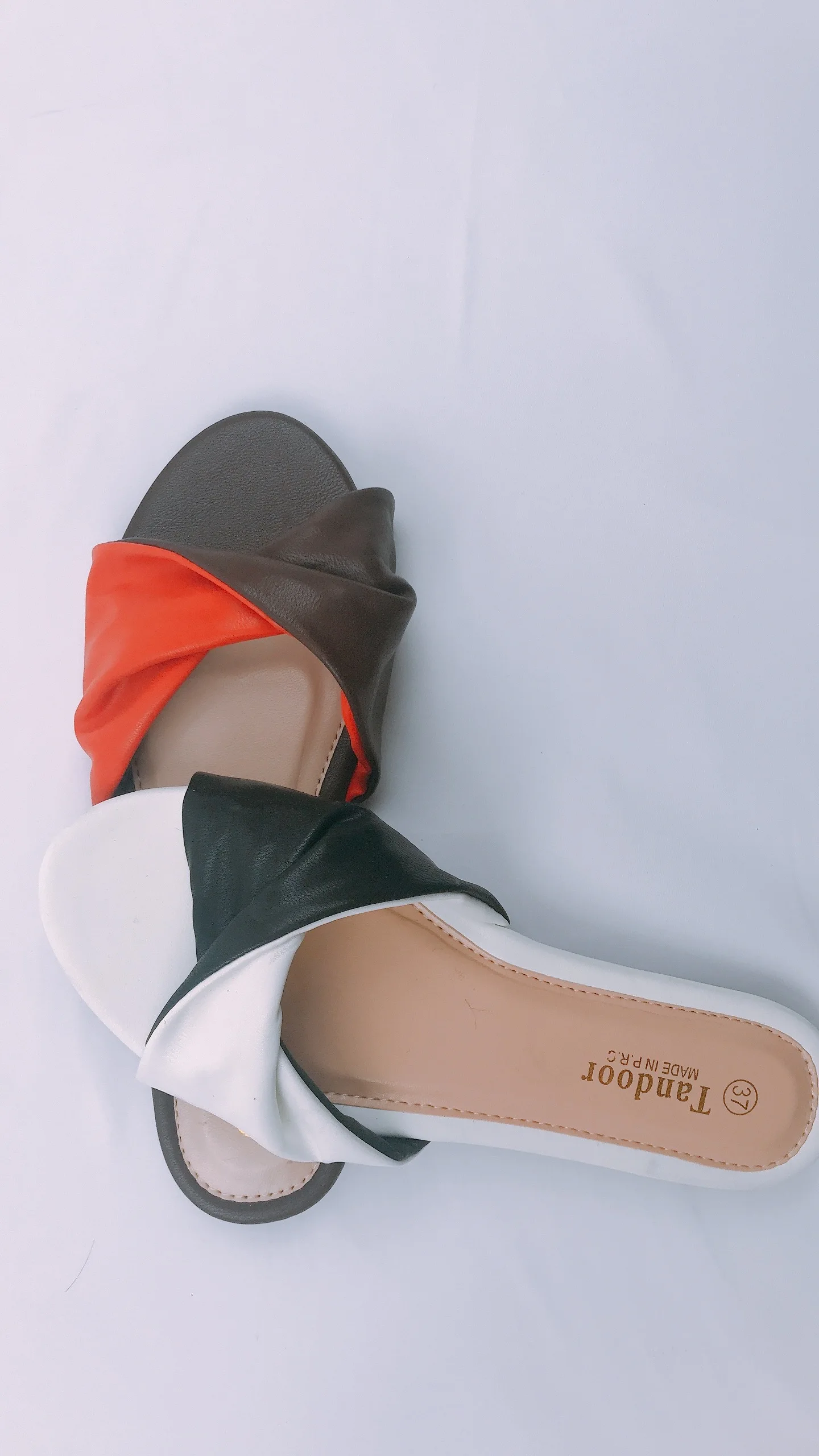 Factory direct sales of a large number of spot female sandals slippers flat shoes sandals