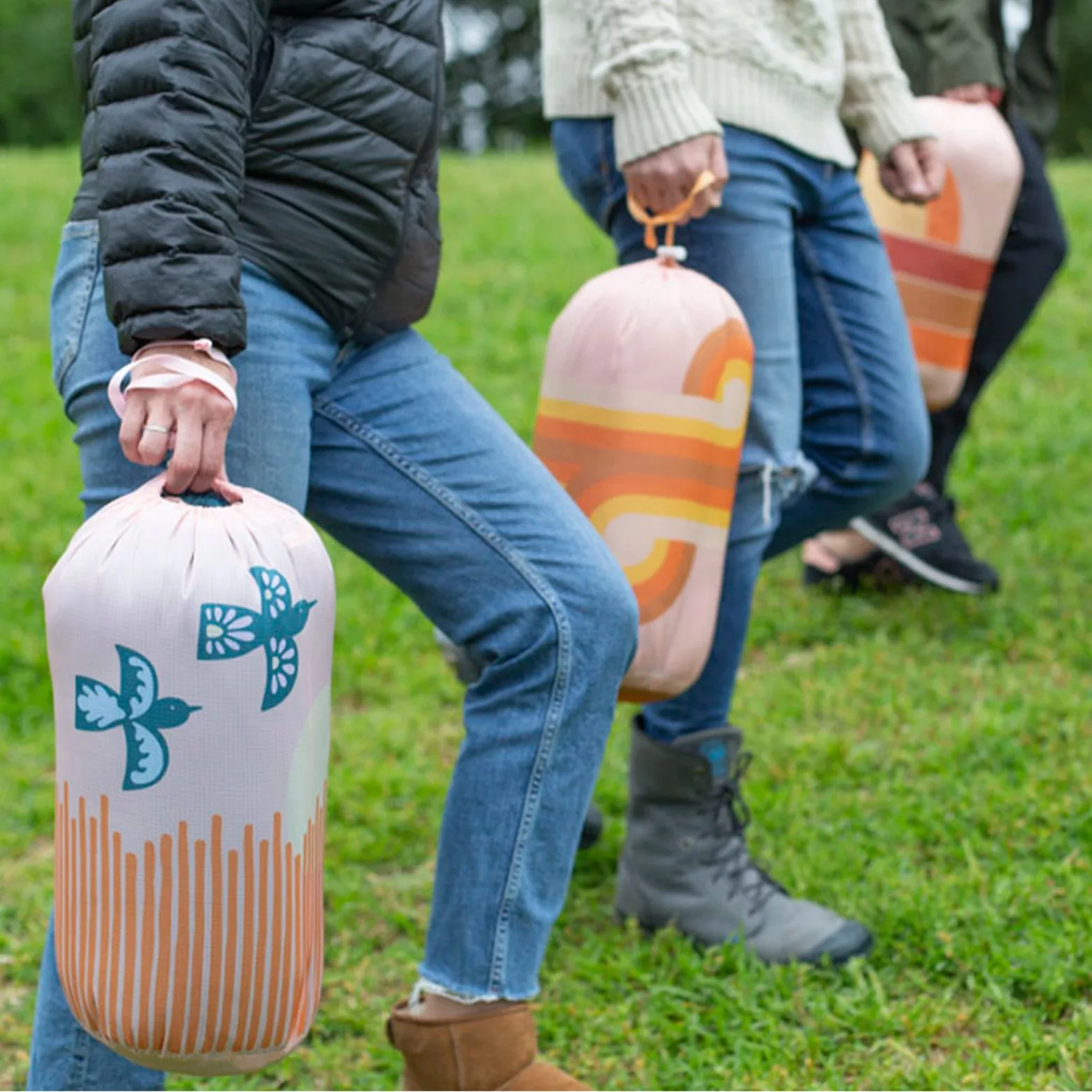 Top Quality Waterproof Lightweight Packable Puffy Outdoor Camping Hiking Travel Waterproof Nylon Down Alternative Blanket