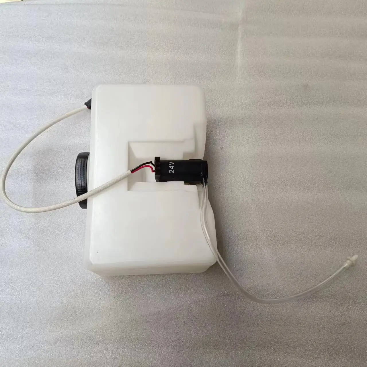 China Factory Prices Windshield Washer Fluid Reservoir Tank Better Windshield Washer Tank Pajero