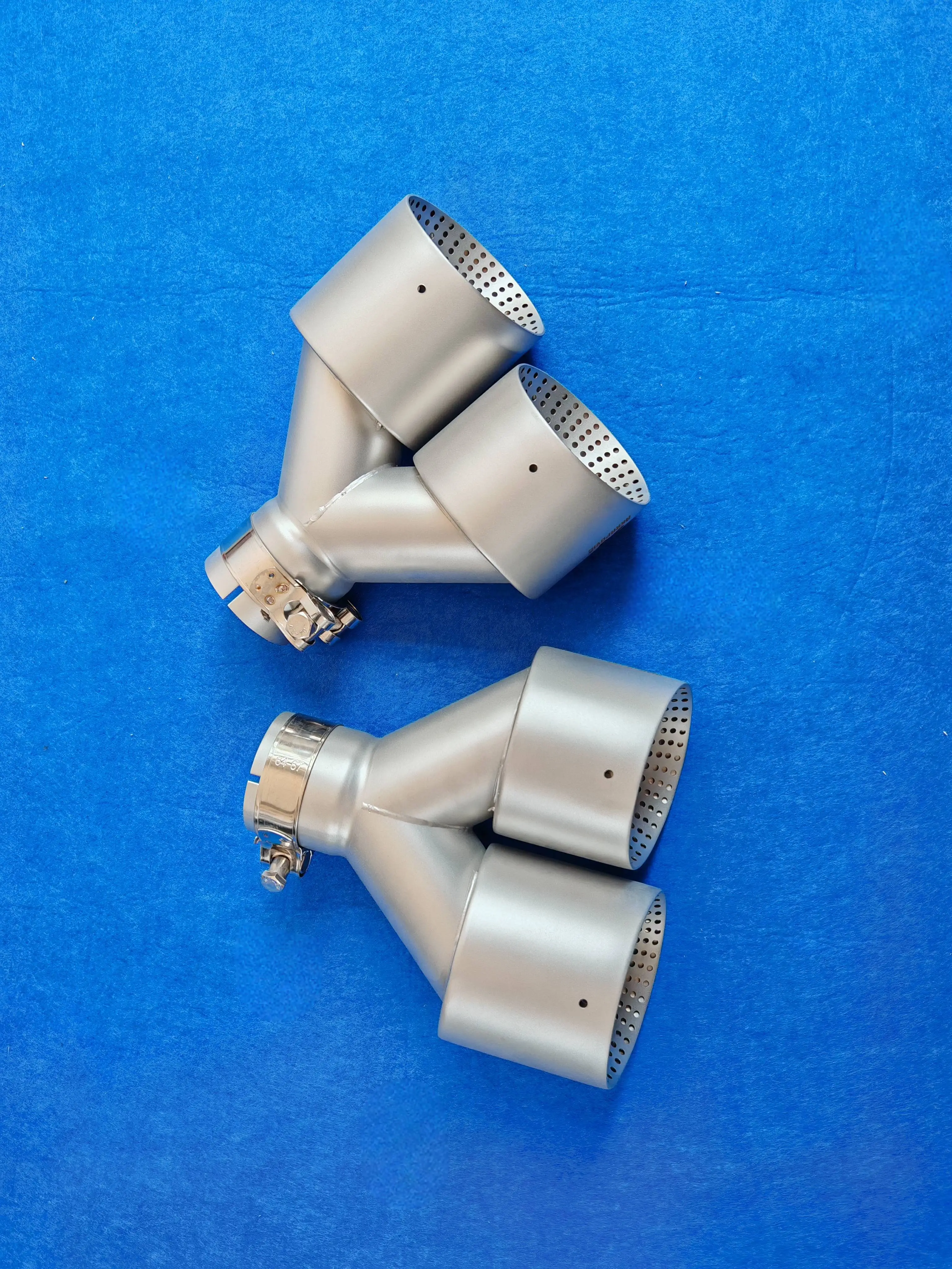 High Quality China Factory Direct Sales Dual Outlet Car Tail Throat Muffler Frosted Tips With Ak Logo For Bmw